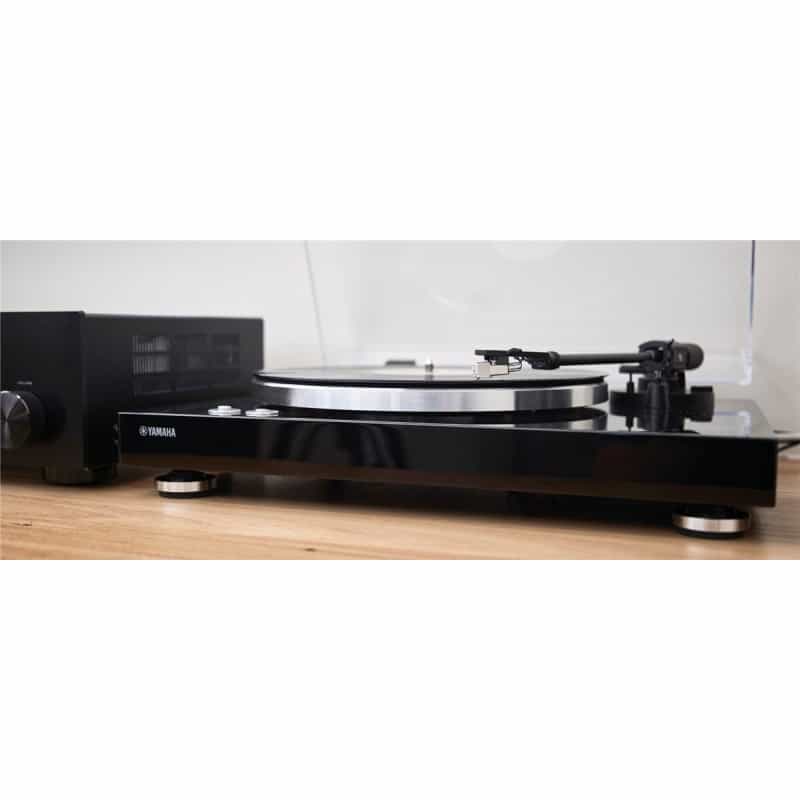 Yamaha Tt-S303bl Belt-Driven Turntable With Built-In Phono Preamp